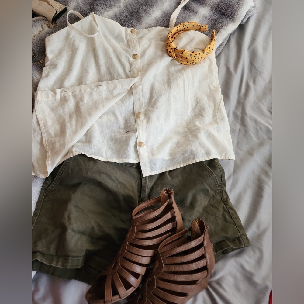 Light weight button up top